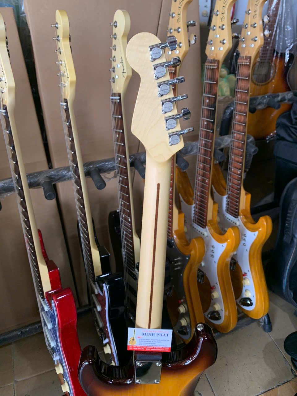 dan-guitar-phim-lom-fender-go-tu-nhien-mau-vang-nhat-mobin-dua (1)