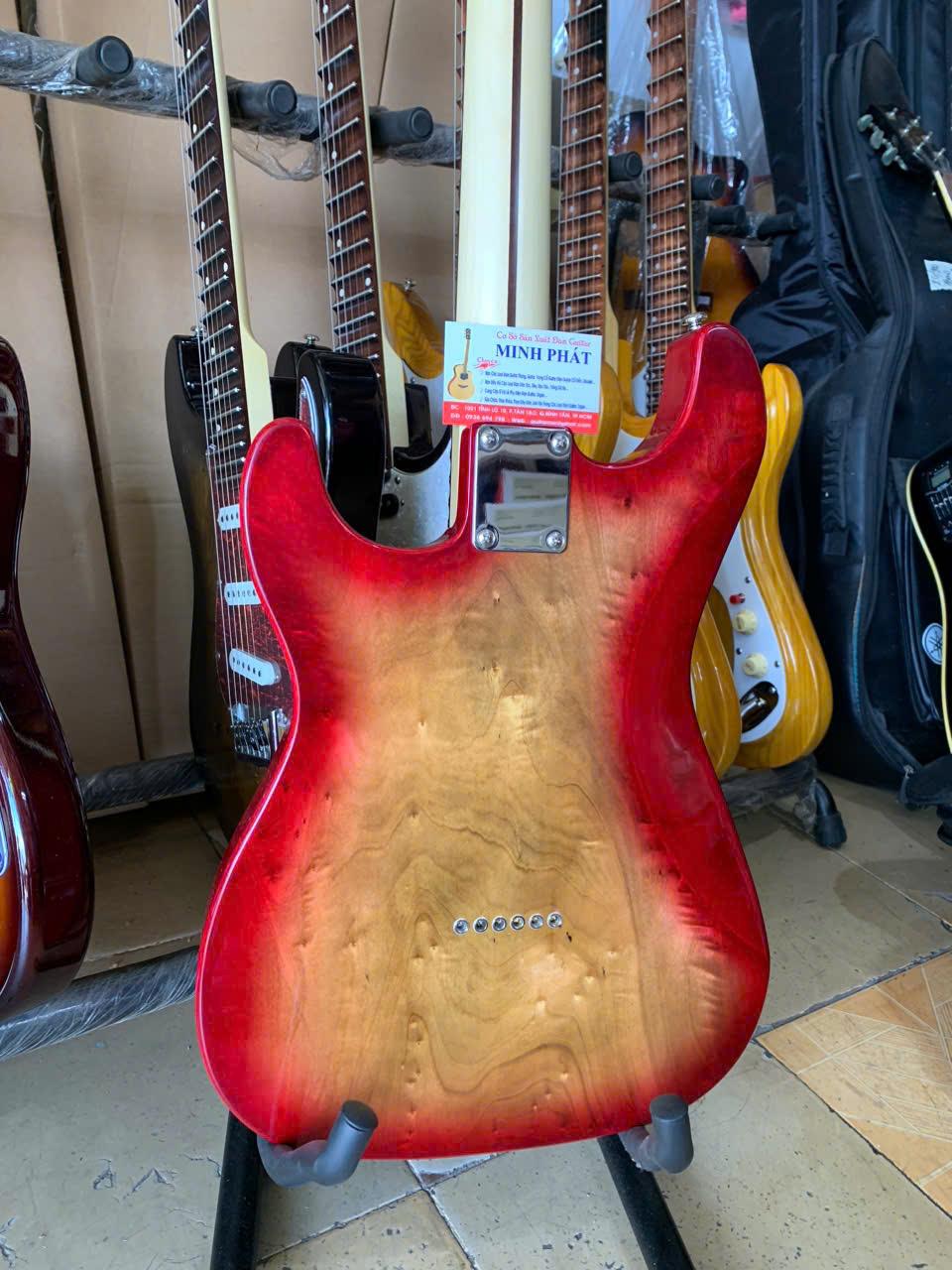 guitar-dien-phim-lom-fender-go-nu-cao-cap (3)