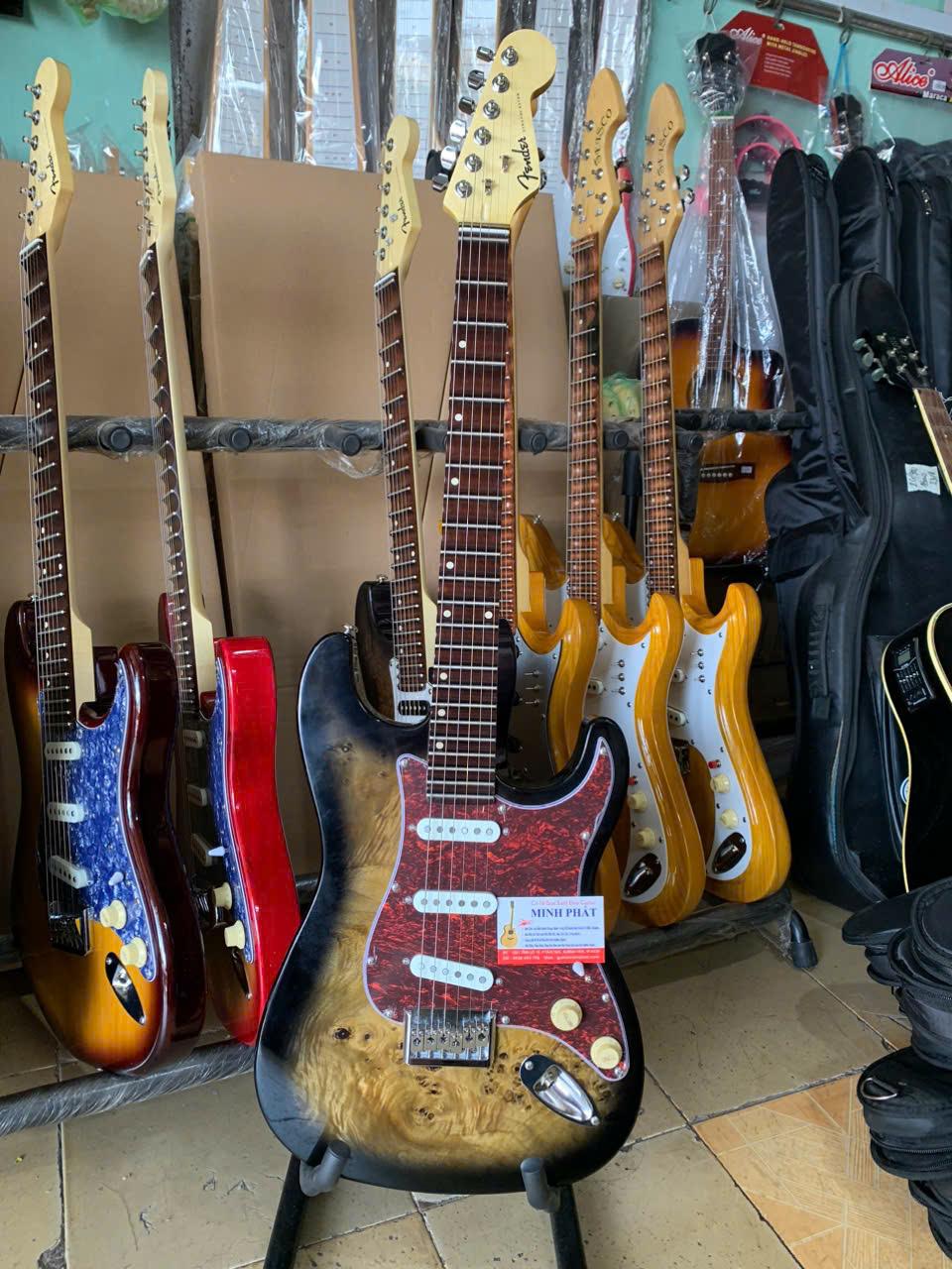 guitar-dien-phim-lom-fender-go-nu-tu-nhien (2)