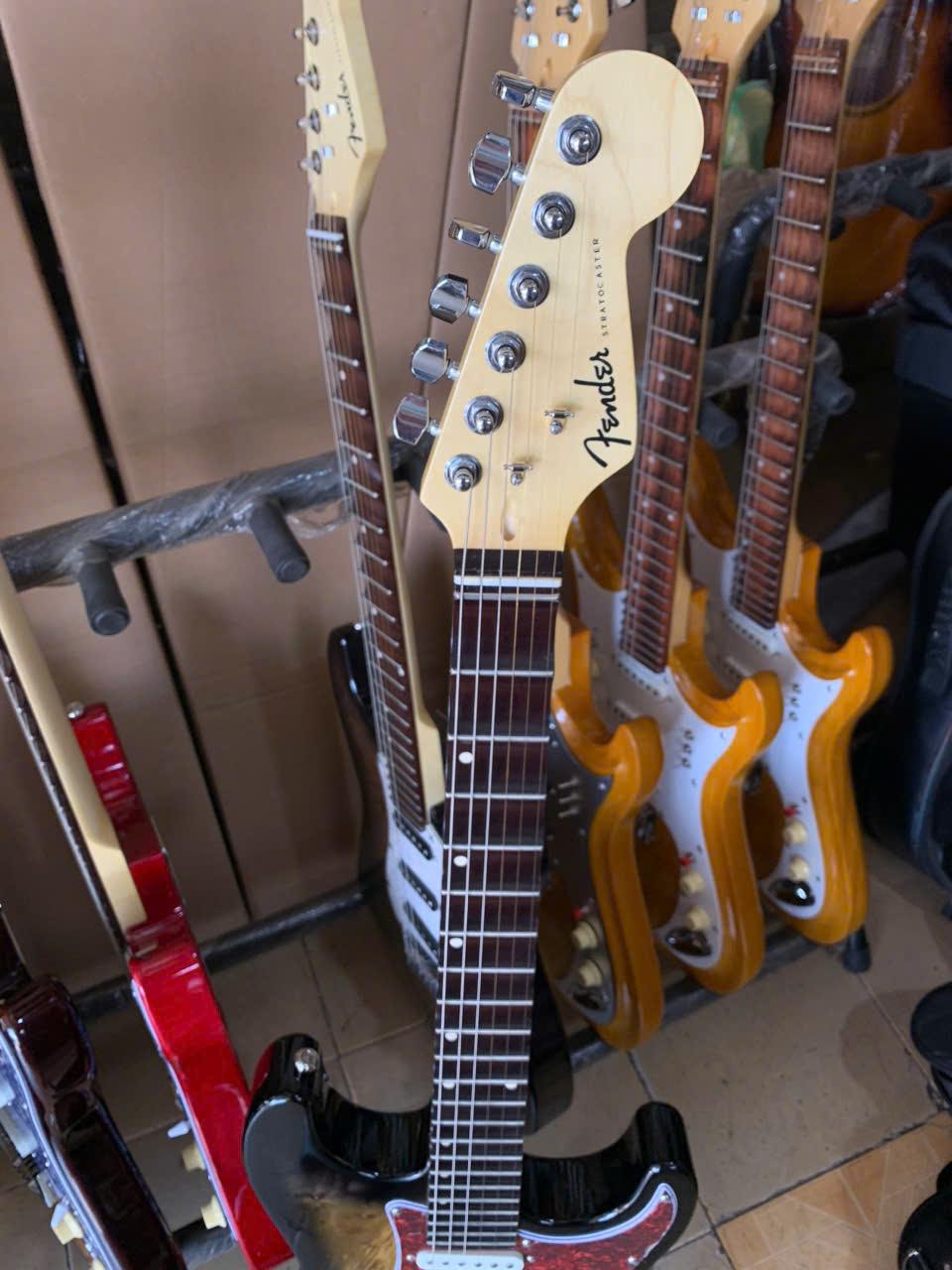 guitar-dien-phim-lom-fender-go-nu-tu-nhien (6)