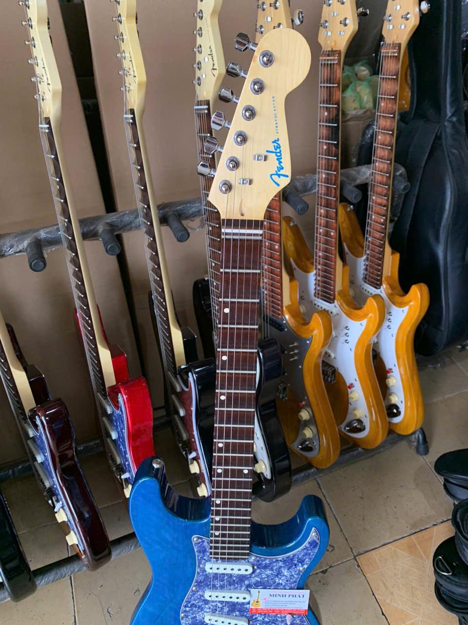 guitar-dien-phim-lom-fender-go-tu-nhien-mau-xanh-duong-nhat (1)