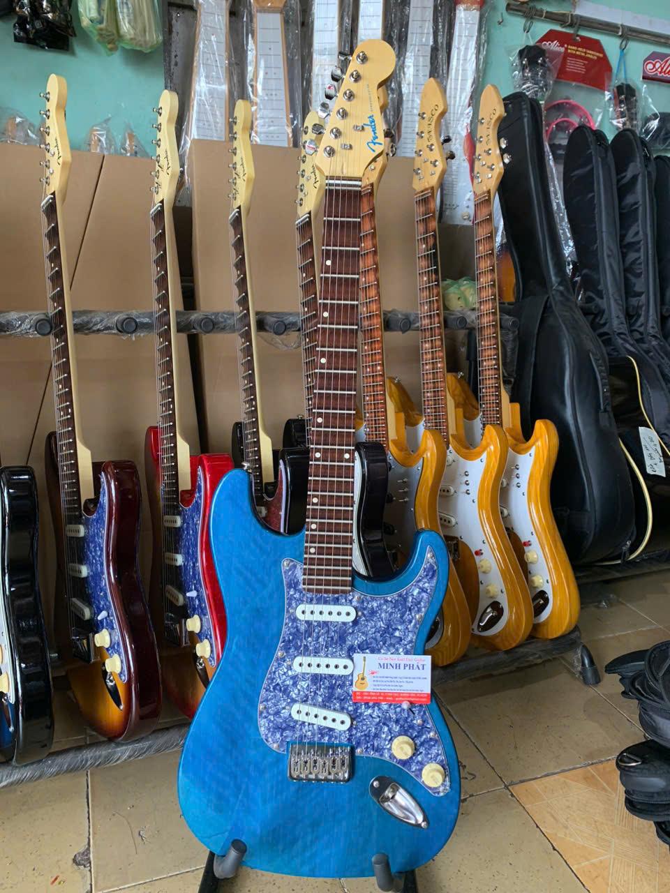 guitar-dien-phim-lom-fender-go-tu-nhien-mau-xanh-duong-nhat (3)