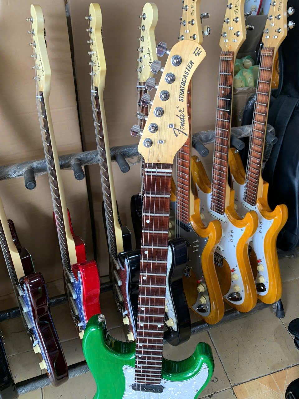 guitar-dien-phim-lom-go-tu-nhien-mau-xanh-la (4)