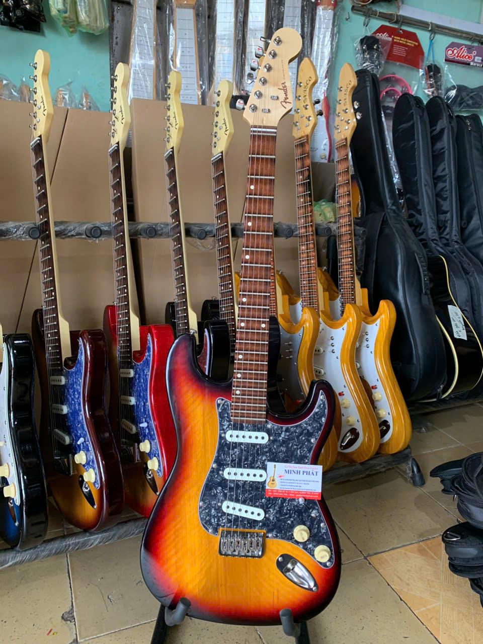 guitar-phim-lom-dien-fender-go-tu-nhien-sunburst (7)