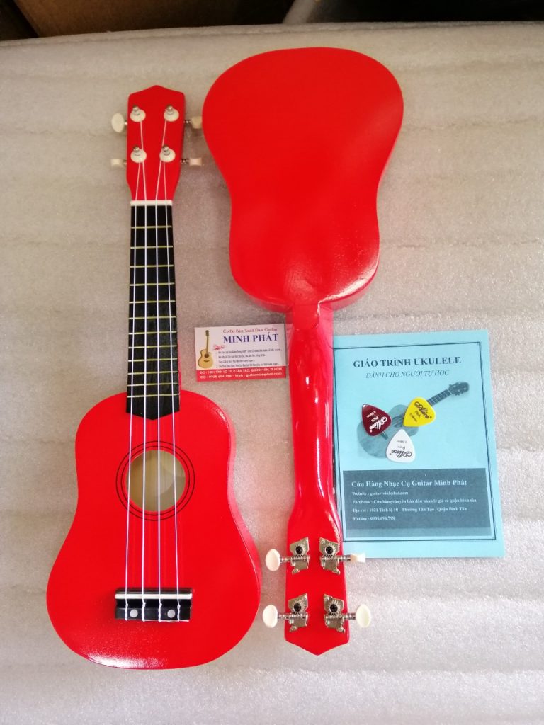 - Đàn ukulele soprano màu đỏ size 21 inch, nhỏ gọn và đáng yêu rất phù hợp với các bạn nhỏ. Các bạn có thể mang nó theo khi đi chơi, 